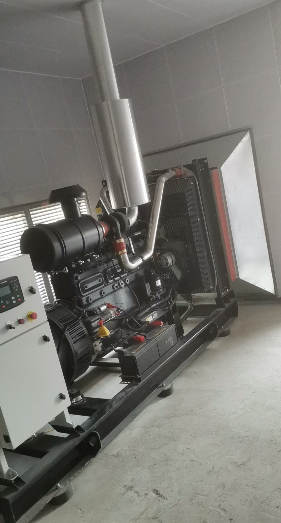 慶祝道滘鎮(zhèn)石墨烯產(chǎn)業(yè)園發(fā)電機(jī)順利通過(guò)政府驗(yàn)收